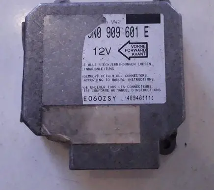 Volkswagen PASSAT B4 Airbag control unit/module 6N0909601E