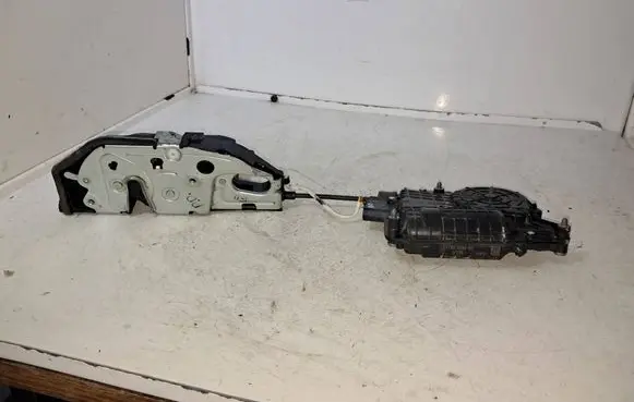 BMW 5 F10 F11 Front door soft close latching motor 4152309800