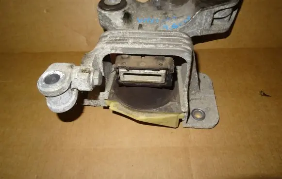 Mercedes-Benz Vito Viano W447 Engine mounting bracket