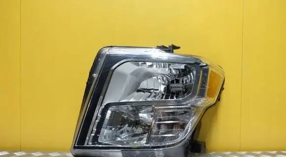 Nissan Titan Headlight/headlamp 26060EZ21A 2957