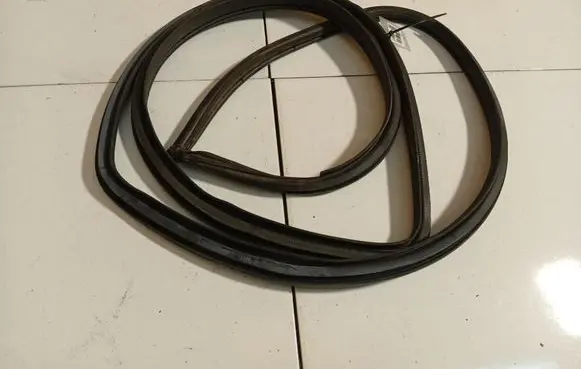Toyota Auris 150 Rubber seal front coupe door 