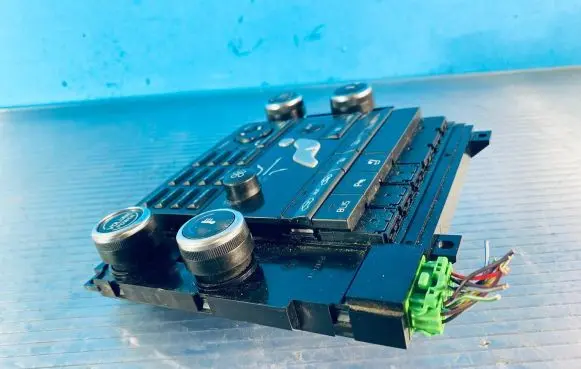 Volvo V70 Climate control unit 30782904