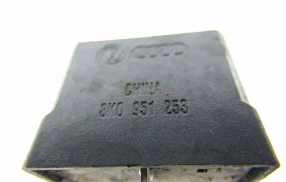 Volkswagen Sharan Fuel pump relay 8K0951253