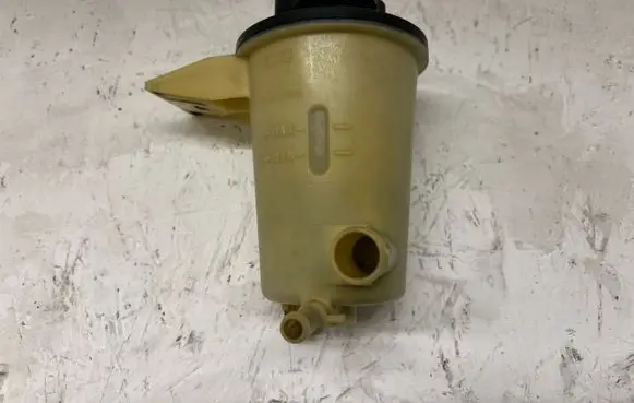 Ford Mustang V Power steering fluid tank/reservoir 4R333R700AC