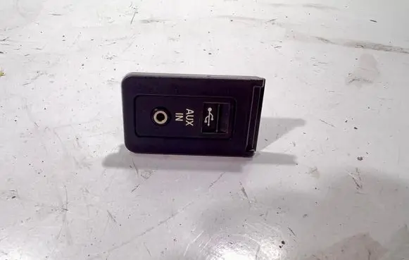BMW 5 E60 E61 USB socket connector 9138402