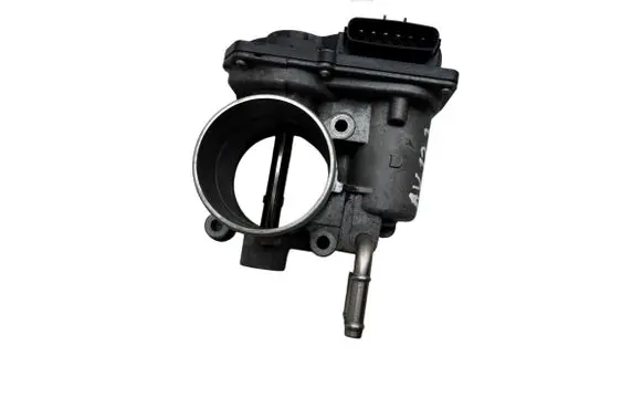 Toyota Avensis T270 Throttle valve 261000R020 9L10 00476
