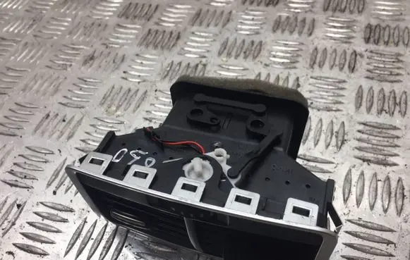 Audi A6 S6 C6 4F Dash center air vent grill 4E0819203C 830
