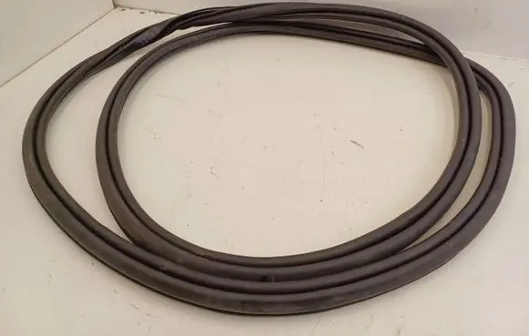 Volvo XC90 Front door rubber seal 31457673