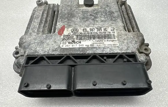 Volkswagen PASSAT B7 Engine control unit/module 03L907309AE 0281017946