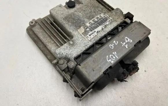 Volkswagen PASSAT B7 Engine control unit/module 03L907309AE 0281017946