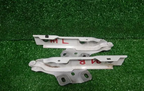 Audi A1 Engine bonnet/hood hinges 