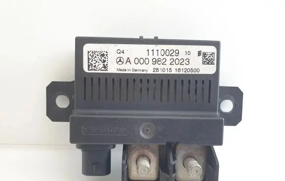 Mercedes-Benz Sprinter W906 Charging relay A0009822023