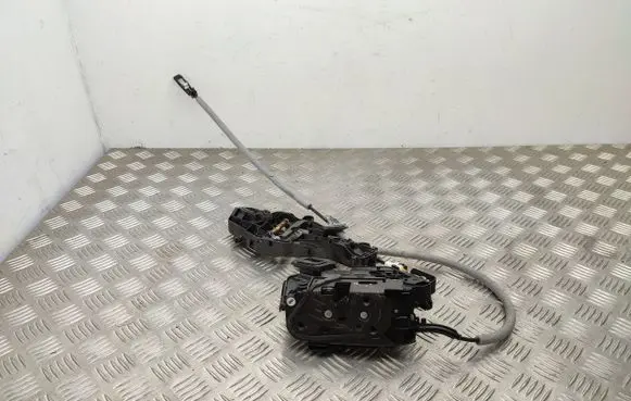 Volkswagen Touran III Rear door lock 5TA839015D 510837811H