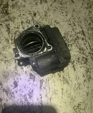 Volkswagen Touran I Throttle valve 03G128063