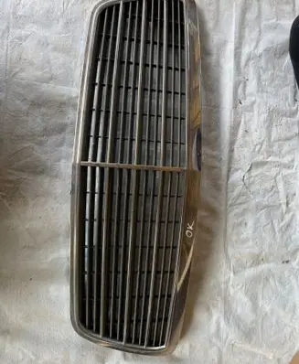 Mercedes-Benz E W211 Front bumper upper radiator grill 2108800583