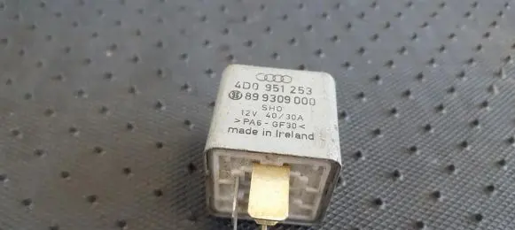 Volkswagen PASSAT B5.5 Other relay 4D0951253 899309000