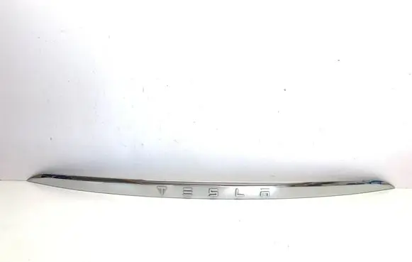 Tesla Model X Tailgate trim 104692000B