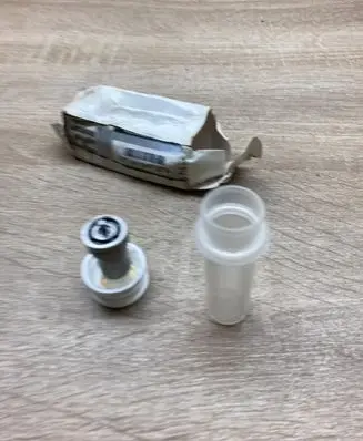 Renault Clio II Fuel injector 7701047279