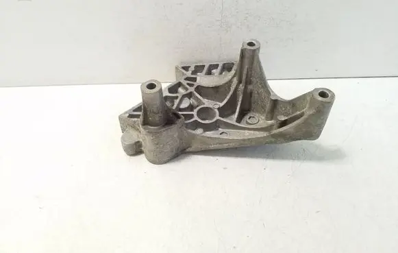 Volkswagen Golf V Engine mounting bracket 03G199207G