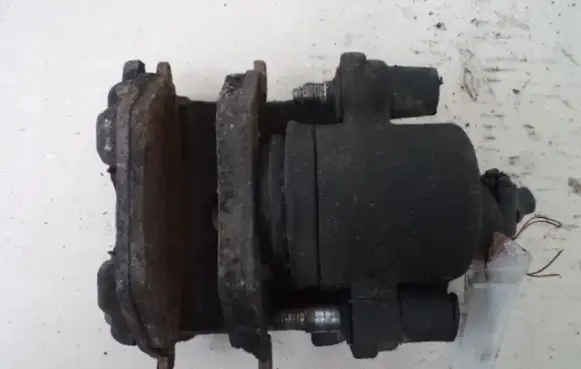 Volkswagen Polo IV 9N3 Front brake caliper
