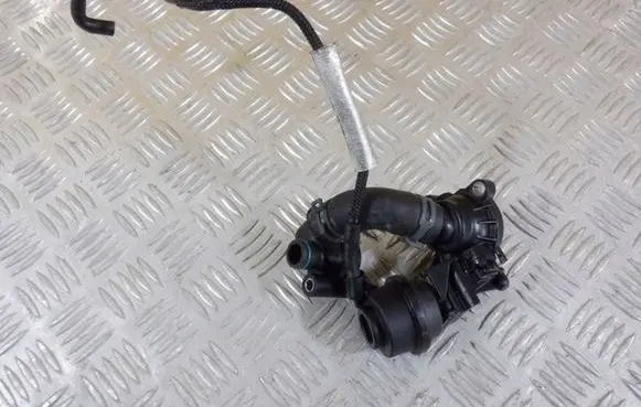 Volkswagen Touareg II Engine coolant pipe/hose 059121506E
