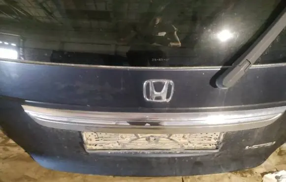 Honda FR-V Trunk door license plate light bar 