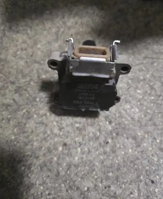 BMW 7 E38 High voltage ignition coil 1703359