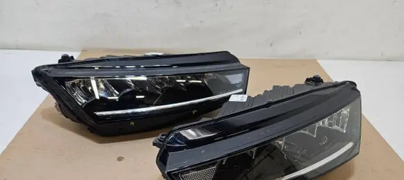 Skoda Octavia Mk4 Headlight/headlamp 5E4941016 5E4941015