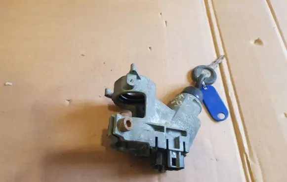Volkswagen PASSAT B3 Ignition lock 357905851