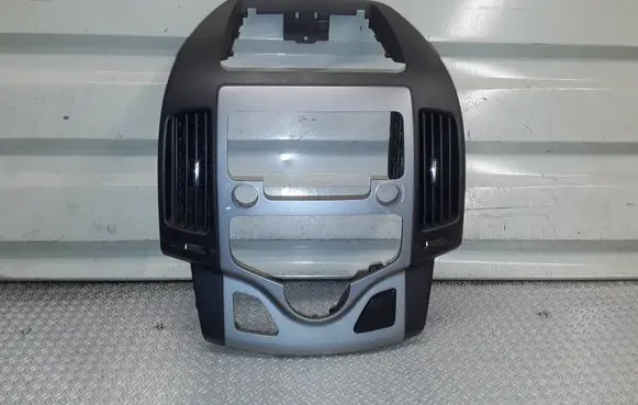 Hyundai i30 Dash center air vent grill 974202L000