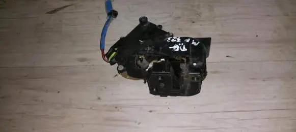 Mazda 323 F Rear door lock a2910r2