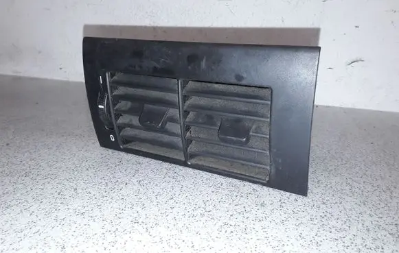 BMW 5 E39 Dash center air vent grill 8391182