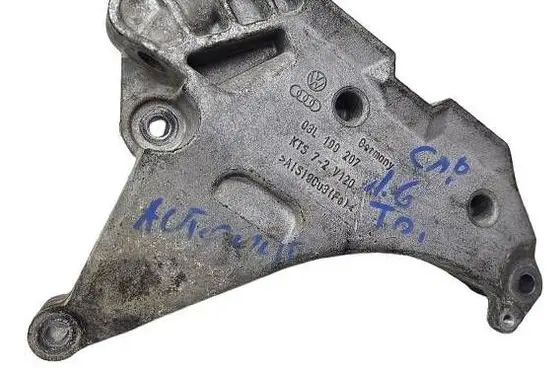 Engine mounting bracket