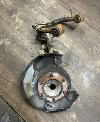 Toyota Land Cruiser (J120) Front wheel hub spindle knuckle 