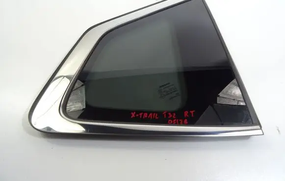 Nissan X-Trail T32 Rear side window 