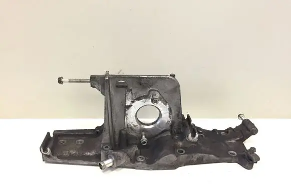 Subaru Outback Engine mounting bracket