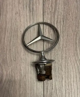 Mercedes-Benz E W211 Manufacturer badge logo/emblem