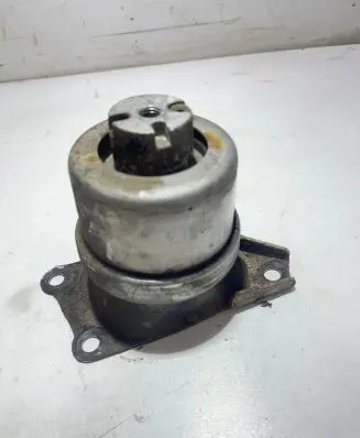 Volkswagen Transporter - Caravelle T5 Engine mount bracket