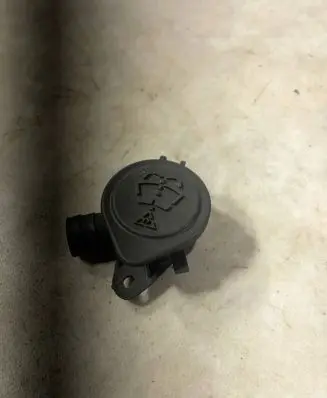 BMW M4 F82 F83 Windshield washer fluid reservoir/tank 7241664 235576 010108
