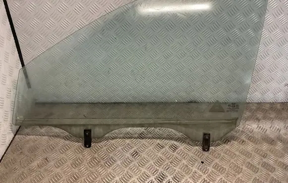 KIA Sportage Front door window glass four-door