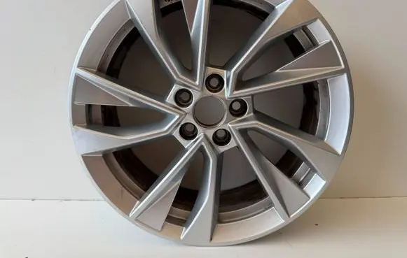 Skoda Kamiq R17 alloy rim 657601025AK