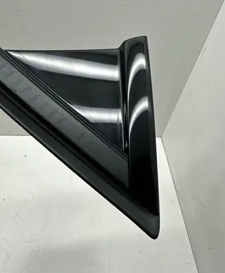 Volvo C40 Rear side window 32368584