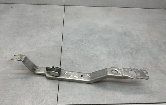 Audi A7 S7 4G Fender mounting bracket 4G8807591C