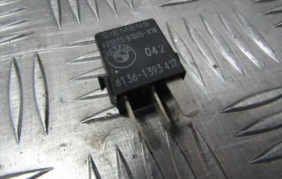 BMW 5 E34 Other relay v23073b1005x18 v23073-b1005-x18