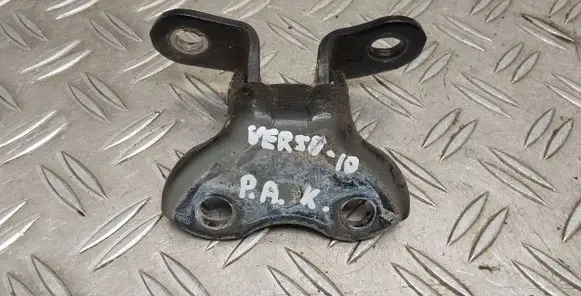 Toyota Verso Front door lower hinge 
