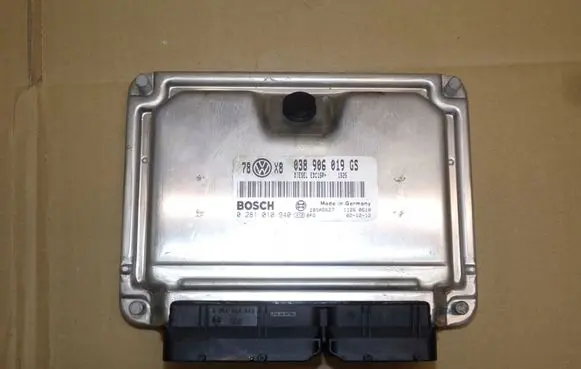 Volkswagen PASSAT B5.5 Engine control unit/module 0281010940