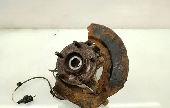 Mazda 5 Front wheel hub 
