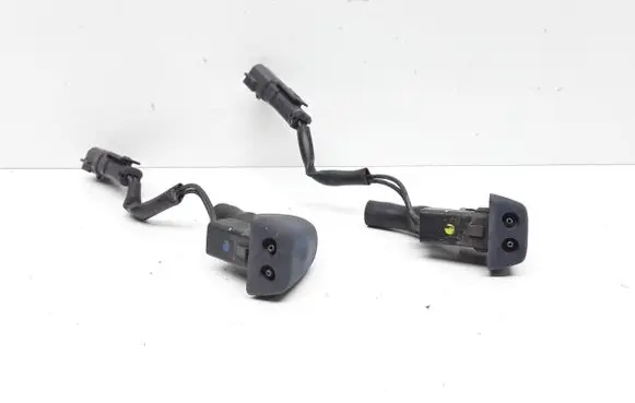Windshield washer spray nozzle