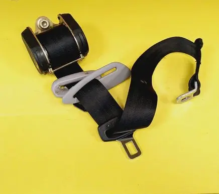 Rear seatbelt