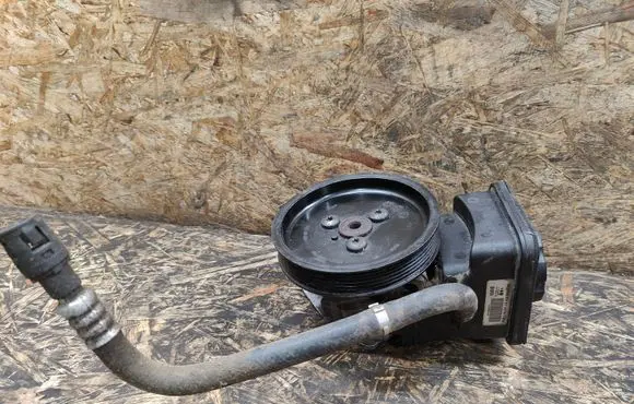 BMW X3 E83 Power steering pump 7693974